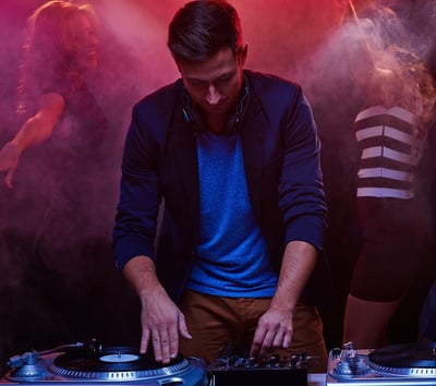 ein DJ