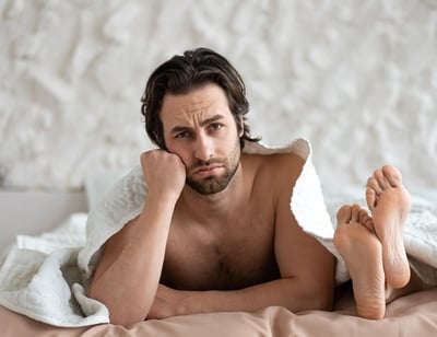 Ein Mann mit Symptomen von Libidoverlust